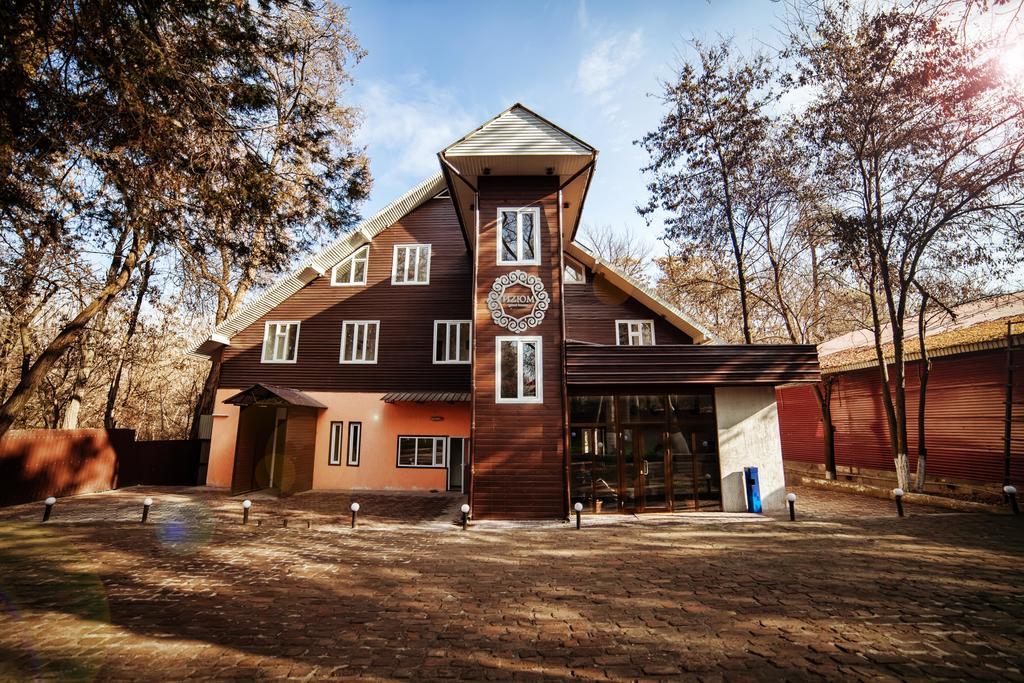Izum Hotel Osh Exterior photo